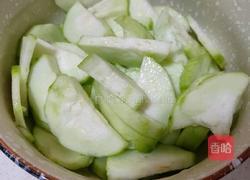 蛤蜊丝瓜粉丝汤的做法图解3