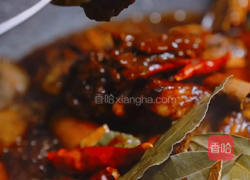 南乳黄豆焖猪尾排骨的做法图解4