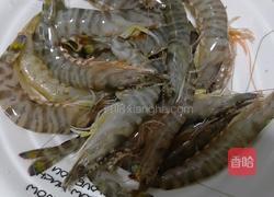 柠檬虾的做法图解1