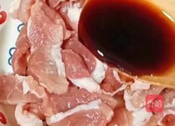 丝瓜炒猪肉的做法图解2