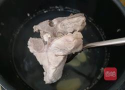 黑豆苦瓜排骨汤的做法图解3