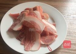 五花肉炒荷兰豆的做法图解1