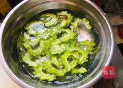 海米拌苦瓜的做法图解3