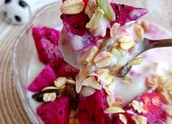 酸奶火龙果的做法图解1