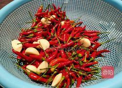 开胃蒜蓉油辣椒酱的做法图解1