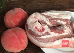 蜜桃红烧肉的做法图解1