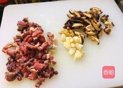 香菇牛肉荞面的做法图解1