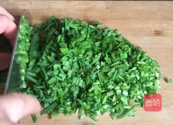 Illustration of how to make leek and egg crystal dumplings 3