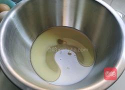 戚风蛋糕的做法图解2