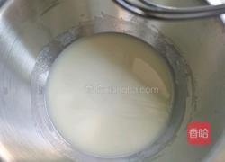 戚风蛋糕的做法图解4