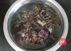 彩椒炒肉丝的做法图解1