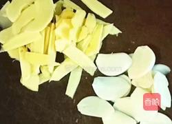 清蒸黄花鱼的做法图解1