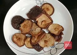 香菇土豆烧鸡腿的做法图解2