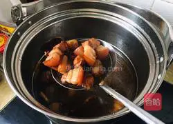 Casserole braised pork stewed with tofu and potatoes illustration 1