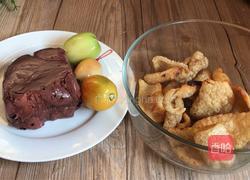 番茄猪血肉皮汤的做法图解1