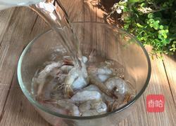 丝瓜炒虾仁的做法图解2