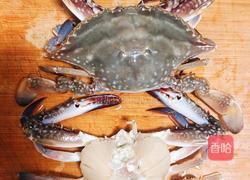 姜葱炒蟹的做法图解1