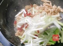 韭黄肉丝的做法图解4