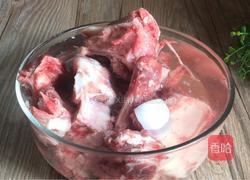 西洋菜冬瓜骨头汤的做法图解1