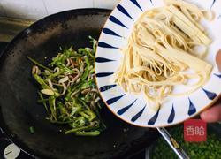 青椒豆皮炒肉丝的做法图解7