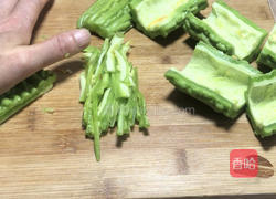 凉拌苦瓜的做法图解1