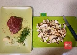 红酒蘑菇酱菲力牛排的做法图解1