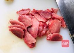 青椒炒过油肉的做法图解2