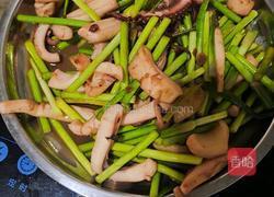 鱿鱼炒蒜薹的做法图解6