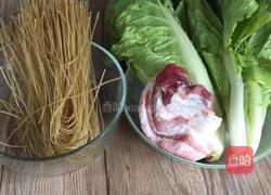 五花肉炖白菜粉条的做法图解1