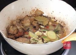 五花肉炖白菜粉条的做法图解12