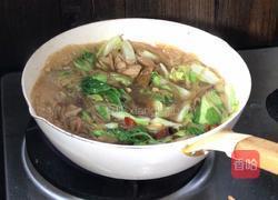 五花肉炖白菜粉条的做法图解15