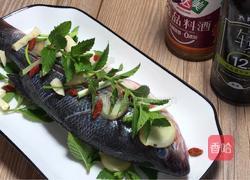 薄荷蒸鲈鱼的做法图解8