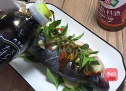 薄荷蒸鲈鱼的做法图解9