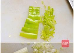 尖椒鸡蛋饼的做法图解1