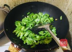 苦瓜炒鸡蛋的做法图解5