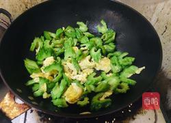 苦瓜炒鸡蛋的做法图解8