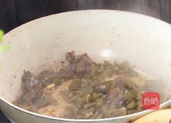 酸豆角茭白炒腊肠的做法图解12