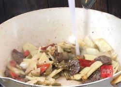 酸豆角茭白炒腊肠的做法图解15