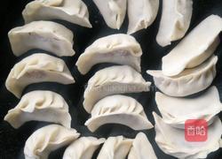 酸菜馅锅贴的做法图解1