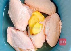 可乐鸡翅拌面的做法图解1