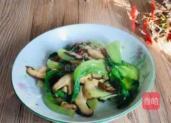 Illustration of how to stir-fry mushrooms with lettuce 11