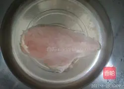 Illustration of how to make cucumber mixed with chicken breast 1