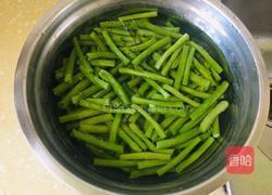 豇豆炒肉丝的做法图解3