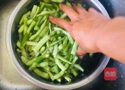 瘦肉梅豆蒸挂面的做法图解3