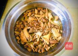 砂鍋菌菇燉牛肉的做法圖解1