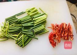 蒜苔过油肉的做法图解1