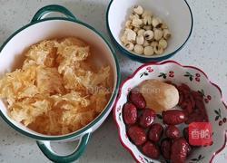 红枣银耳莲子羹的做法图解1