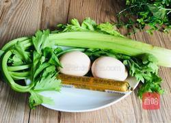 芹菜炒鸡蛋的做法图解1
