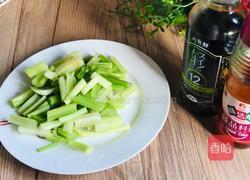 芹菜炒鸡蛋的做法图解2