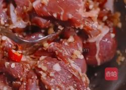 家庭版红薯粉蒸牛肉的做法图解2